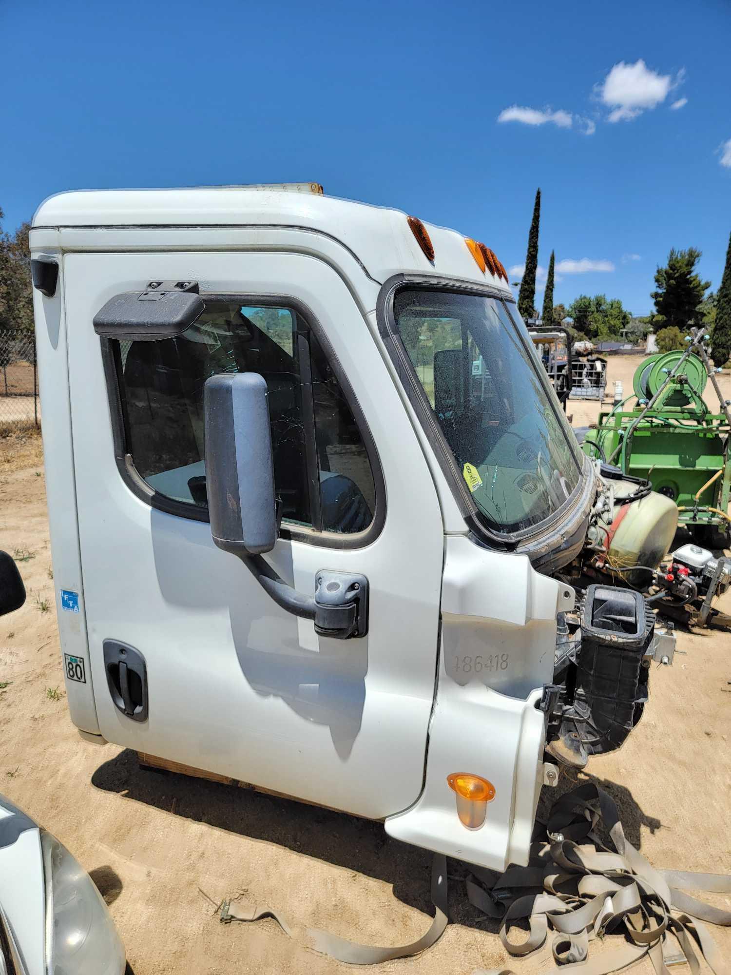 Freightliner Cabin & Parts