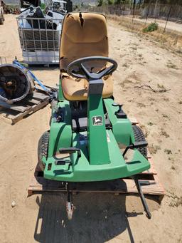 John Deere F725 Riding Lawnmower