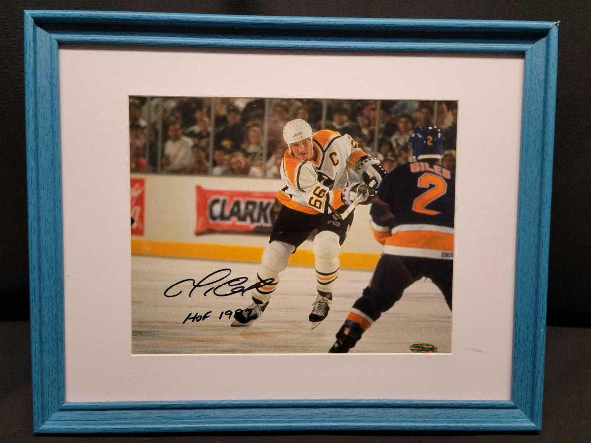 Pittsburghs Mario Lemieux Signed Framed 8 x 10 Photo.