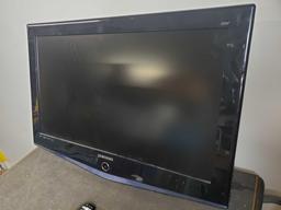 Samsung 31 in.tv with remote. and wall mount.Model LN-S3251D