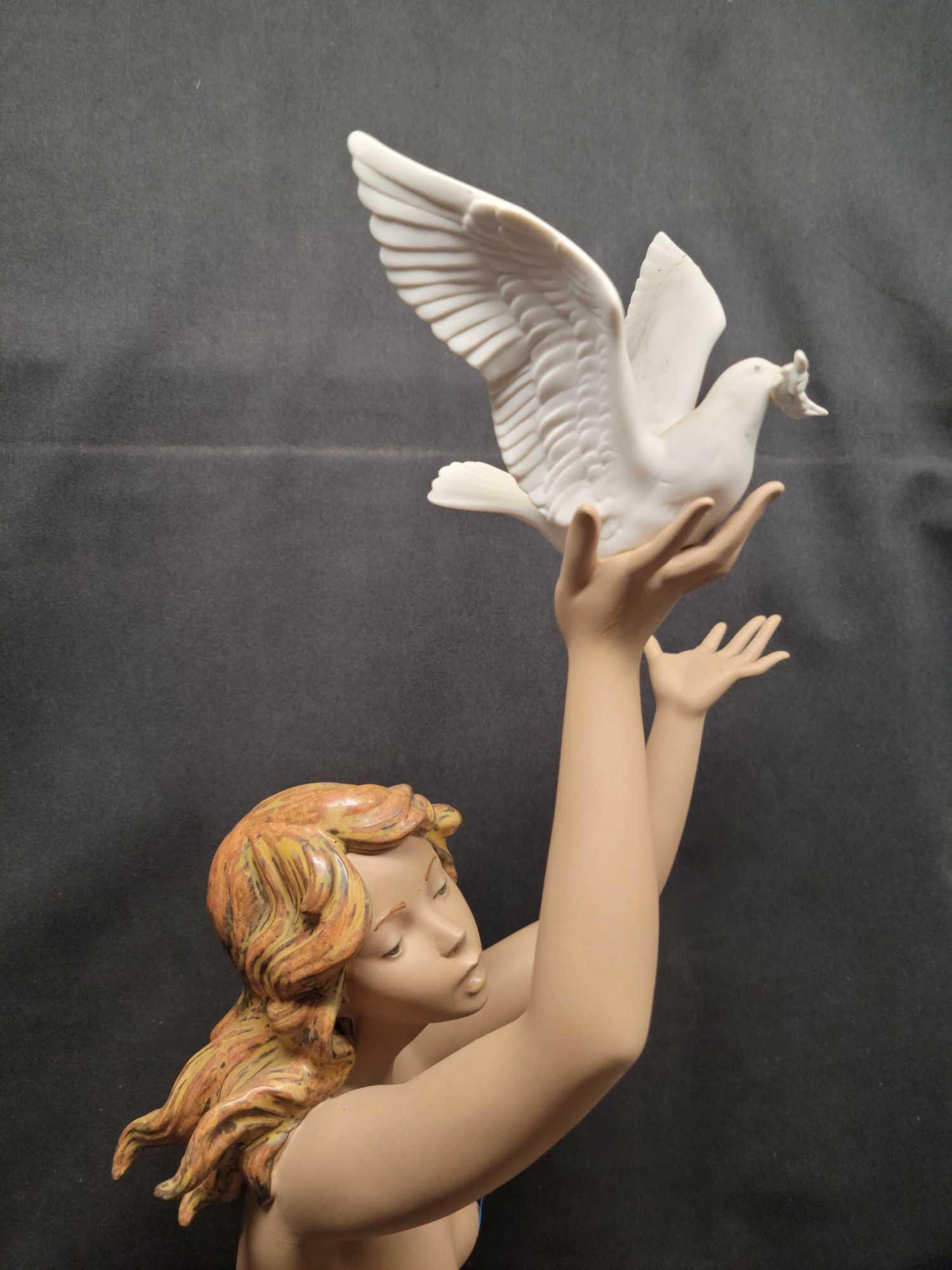 Lladro Peace Offering w Dove