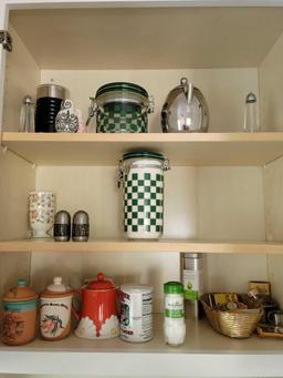 Contents of Kitchen Cabinets Henckles Knives