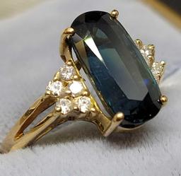 Beautiful Blue Sapphire and diamond set in 14kt gold ring size 6 1/2 Wow