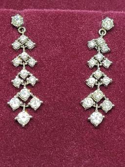 Absolutely Stunning 14kt white gold Diamond Earrings