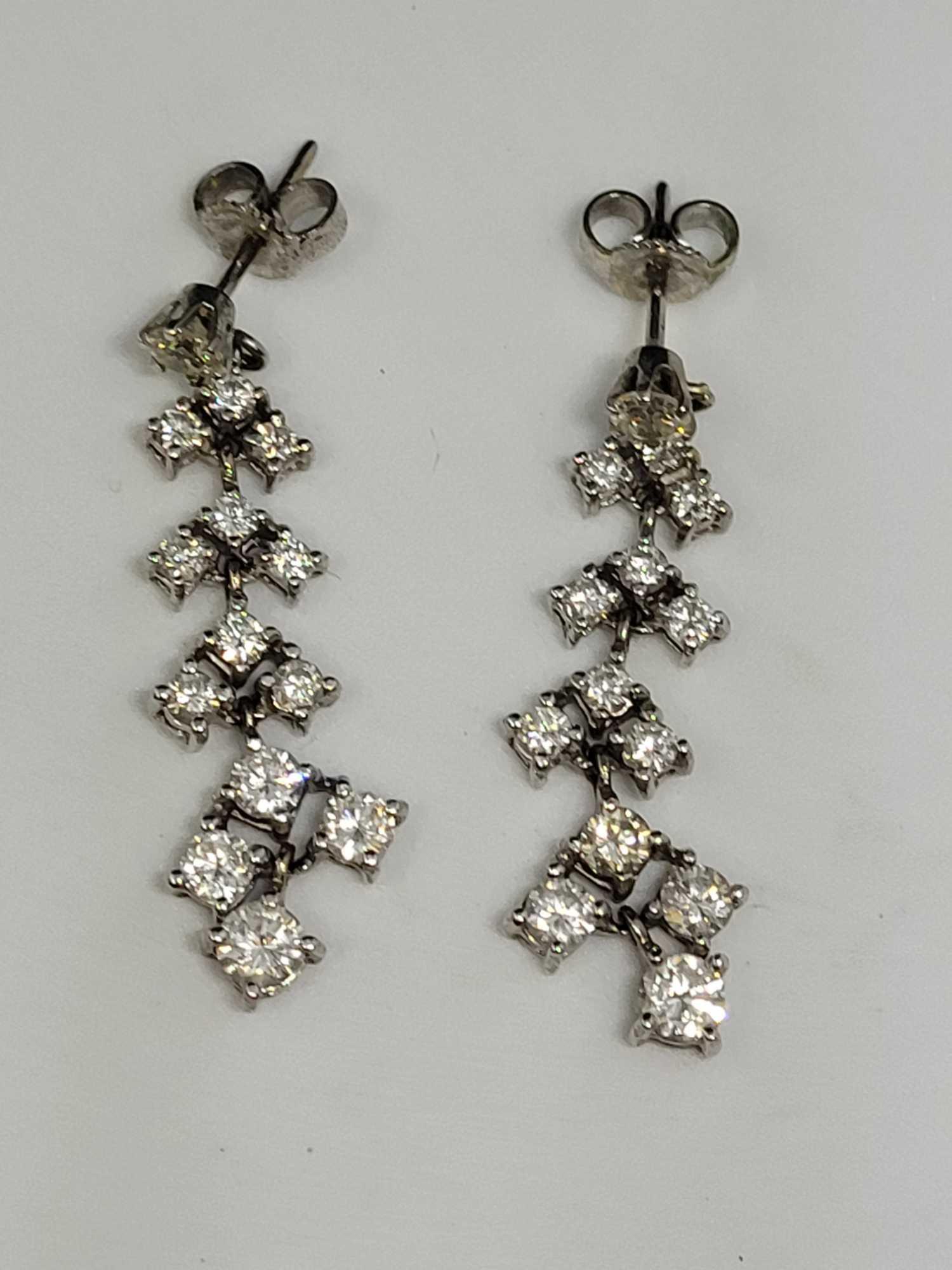 Absolutely Stunning 14kt white gold Diamond Earrings