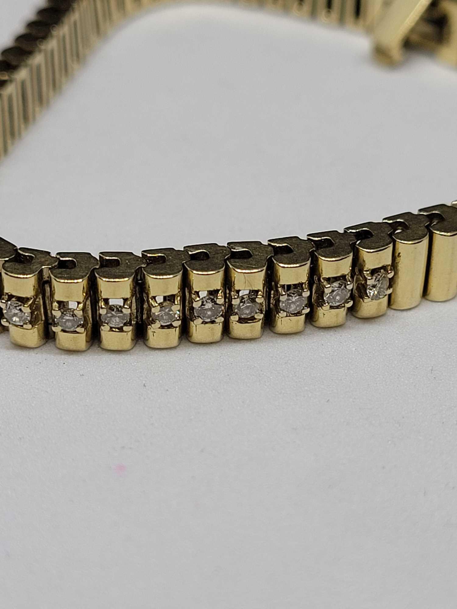 Beautiful Diamond 14kt gold bracelet