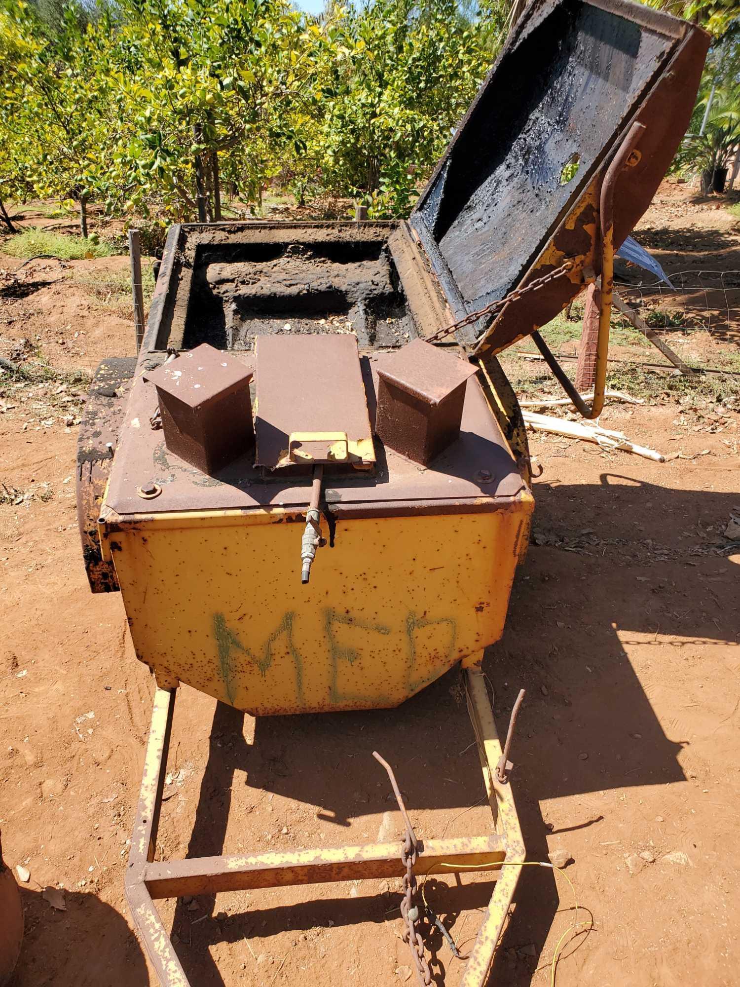 Hot Roofing Tar Trailer w/ Rolling Bucket