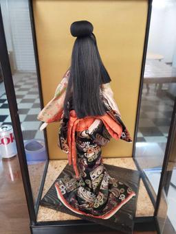 Hakata doll with nice wooden and glass case