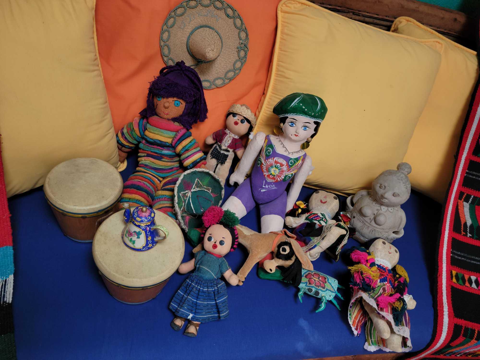 Mexican dolls Wall hangings Bongos