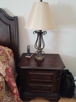 Queen bedroom set w lamps