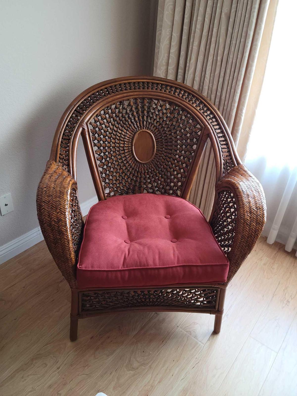 Wicker chair w cushion