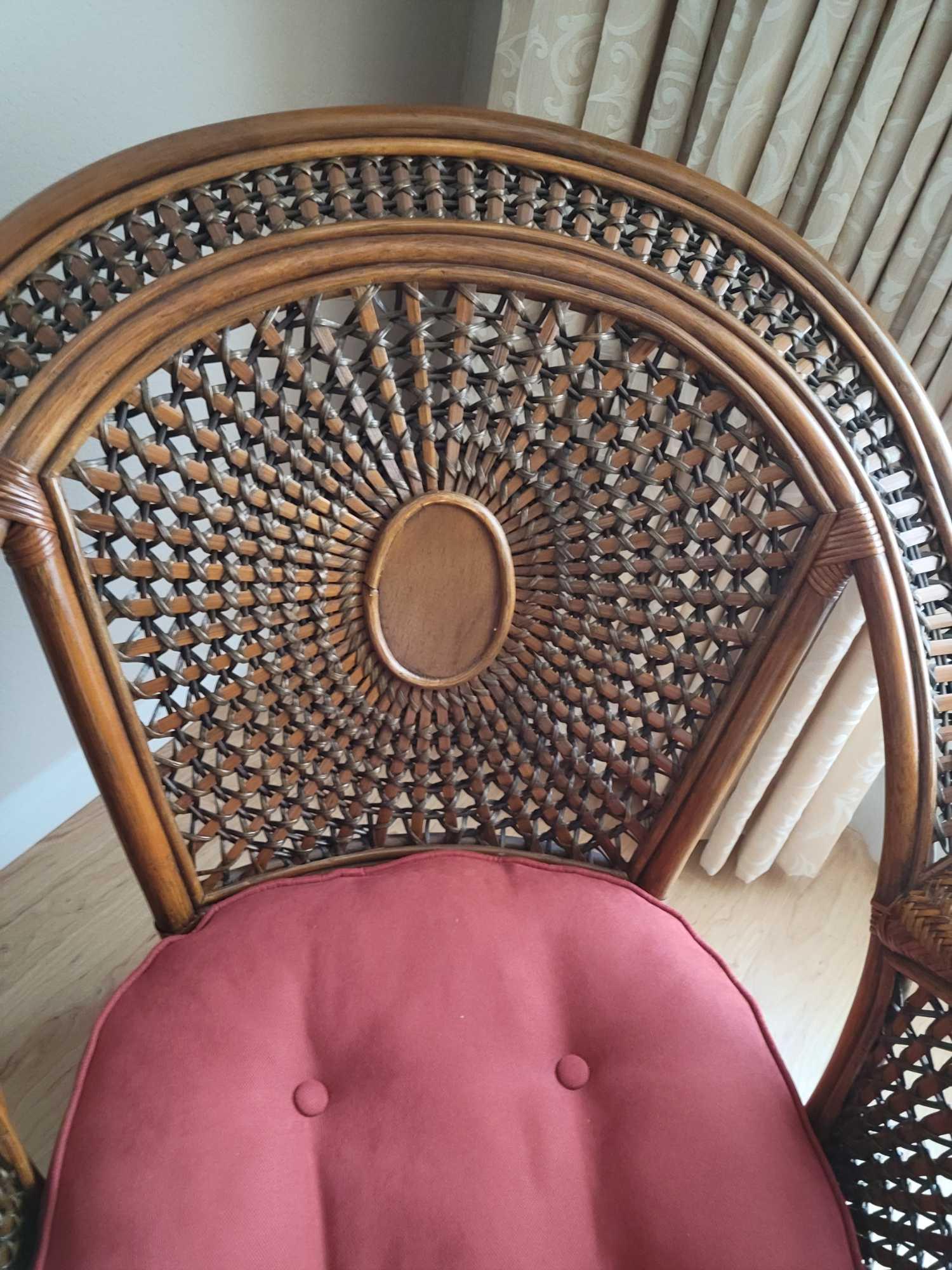 Wicker chair w cushion