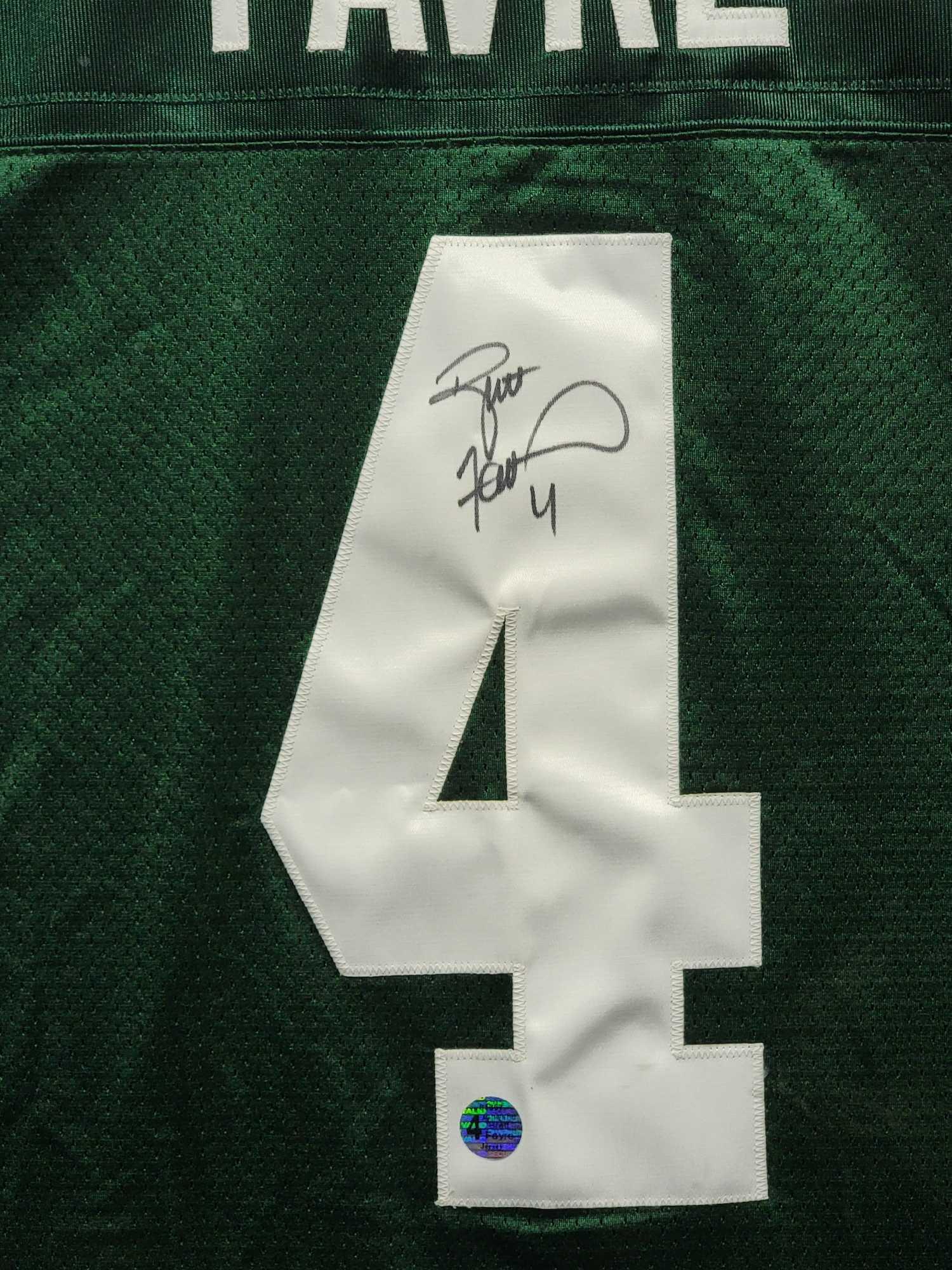 Brett Farve Signed Jersey - Greenbay Packers #4 Quarterback