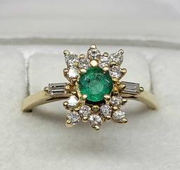Stunning 14KP Gold Ring With beautiful Set Diamonds and Emerald gemstone