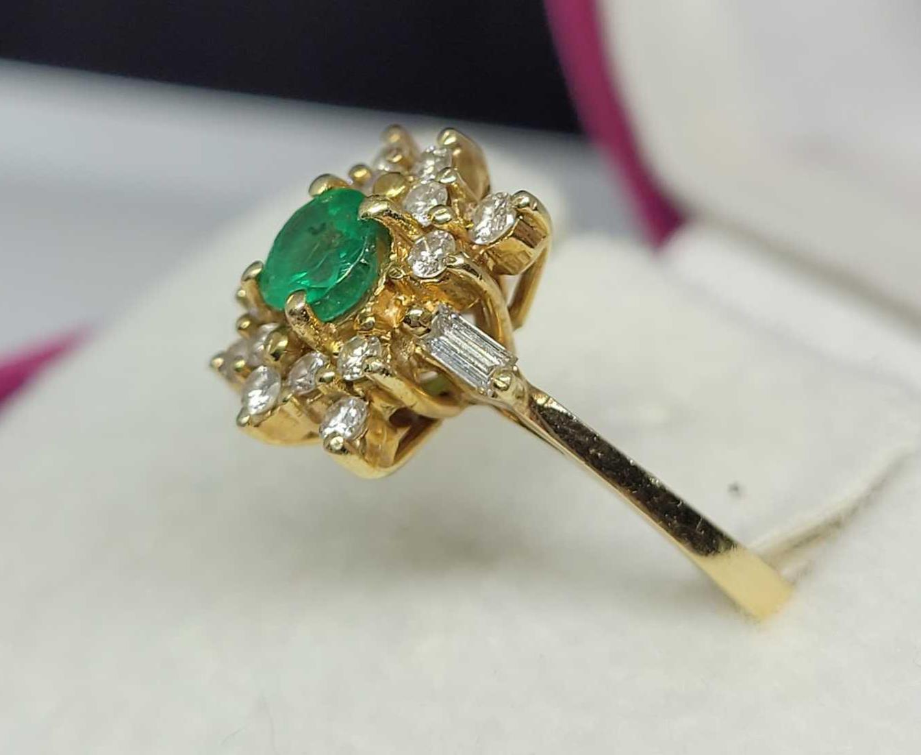 Stunning 14KP Gold Ring With beautiful Set Diamonds and Emerald gemstone