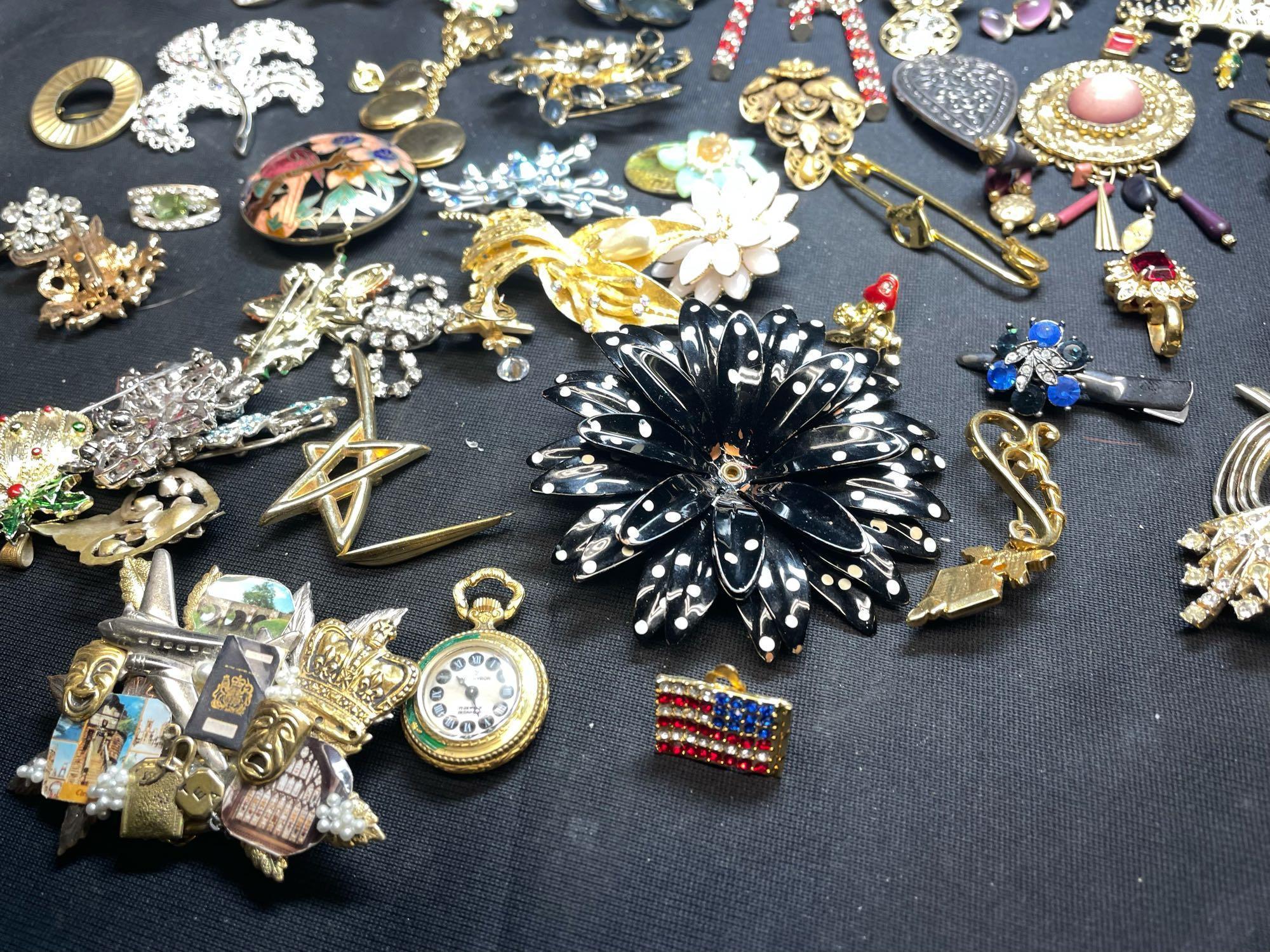 Vintage High End Broaches Jewelry