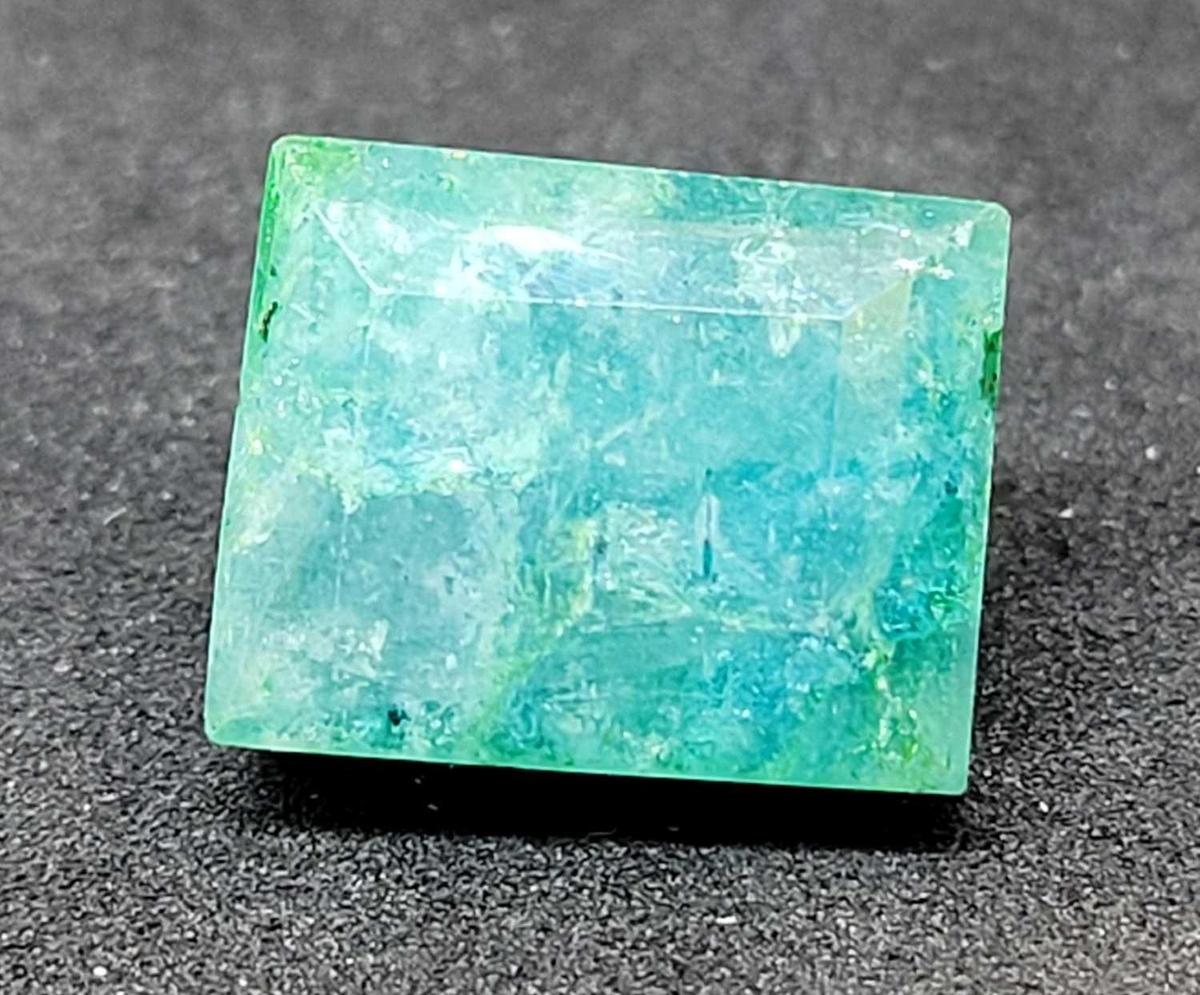 Green Emerald larger size 8.53ct beauty earth mined gem