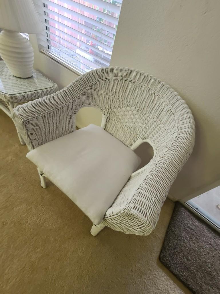 Wicker Set Good condition 5 Piece Loveseat, x2 Chairs and Footstool Nite / Plant Stand