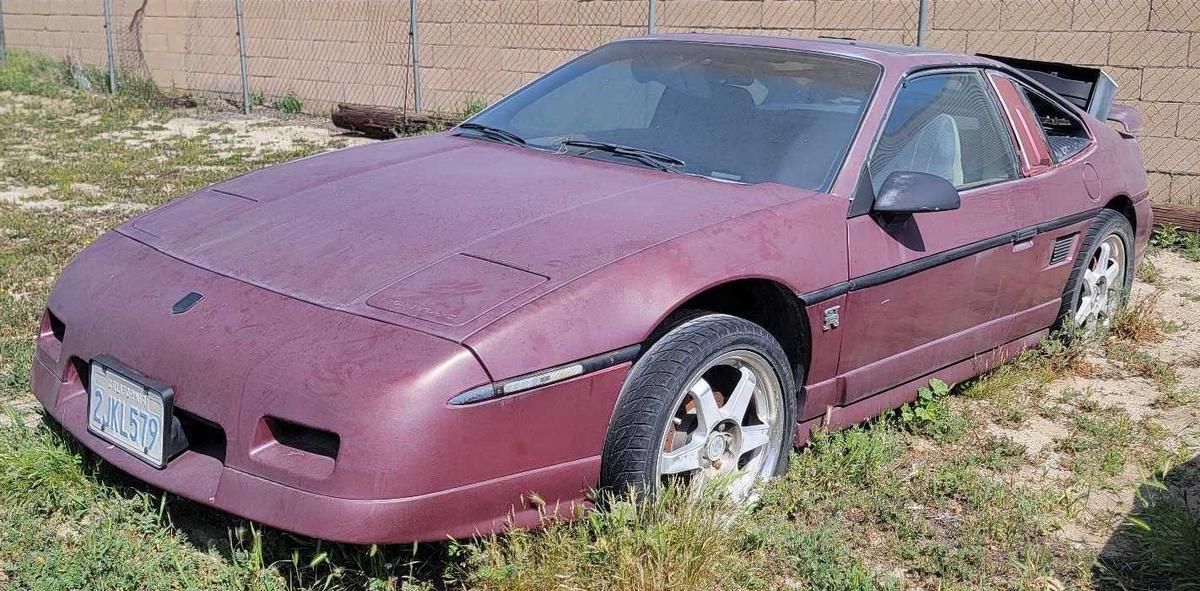 1988 Pontiac Fiero 2 Door Coupe w/ title