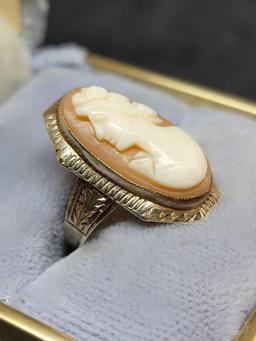 14kt Gold Cameo Ring