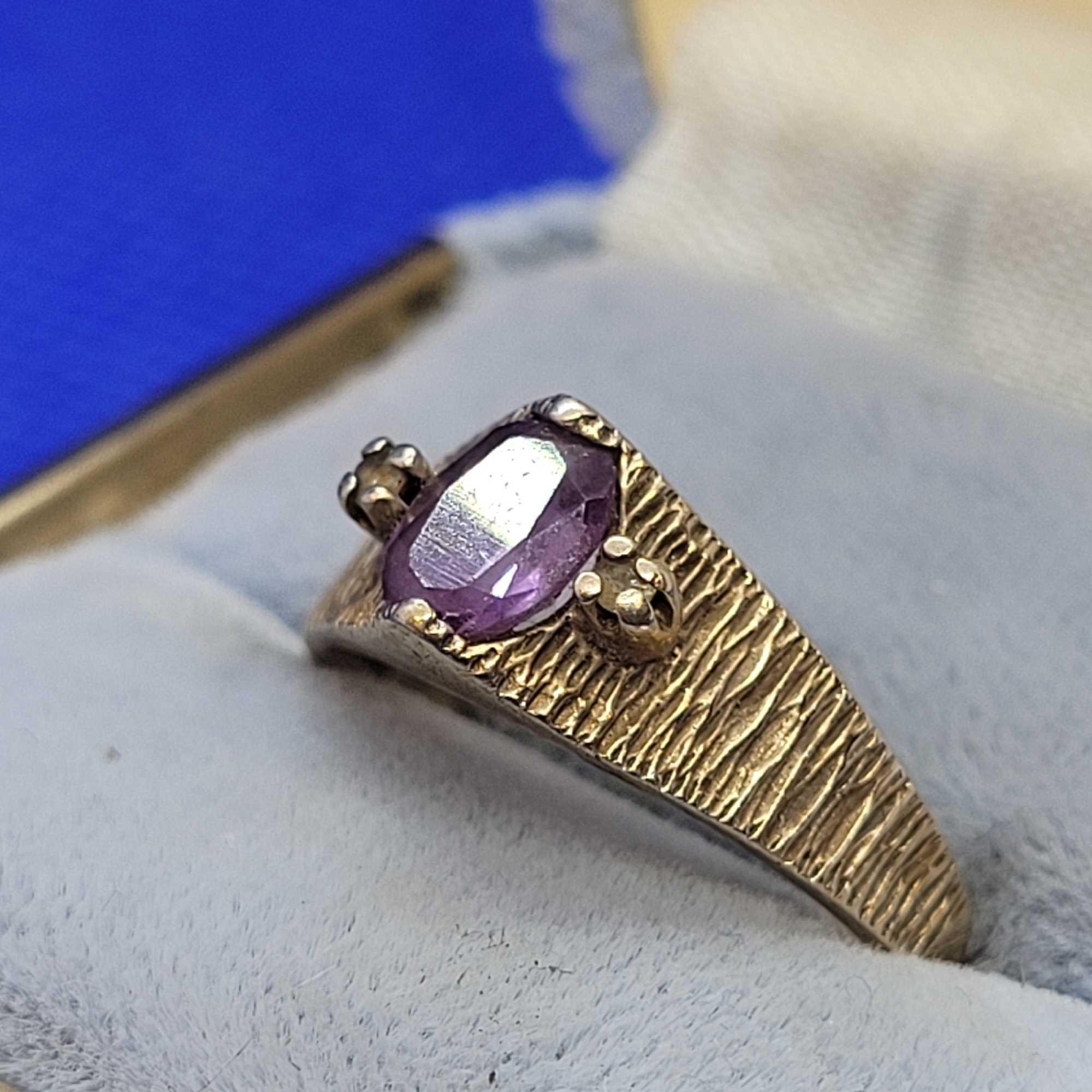 10k Yellow Gold with Purple Sapphire Gemstone Ring Size 7 1/2