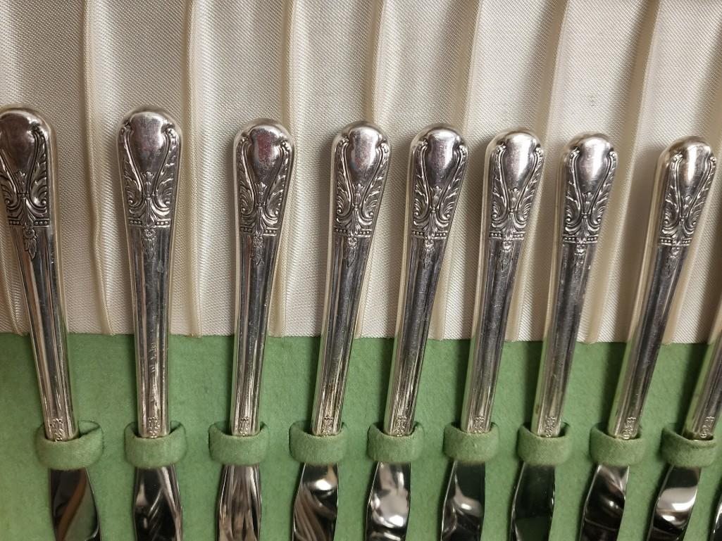 1881 Wm Roger MFG original Silverware Dinner Set knives forks spoons with Case