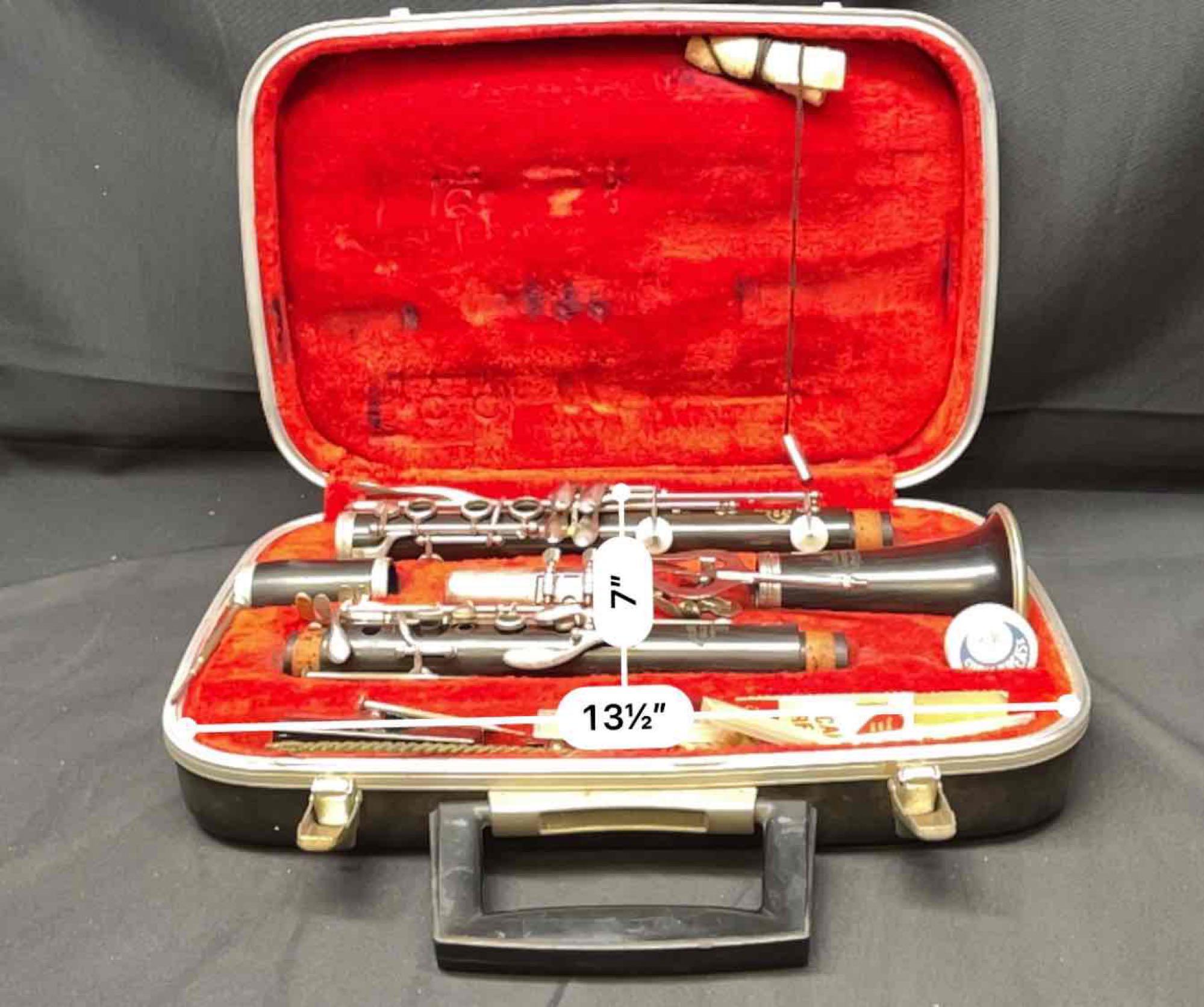 La Marque Paris France Wood Soprano Clarinet with case and accesssories