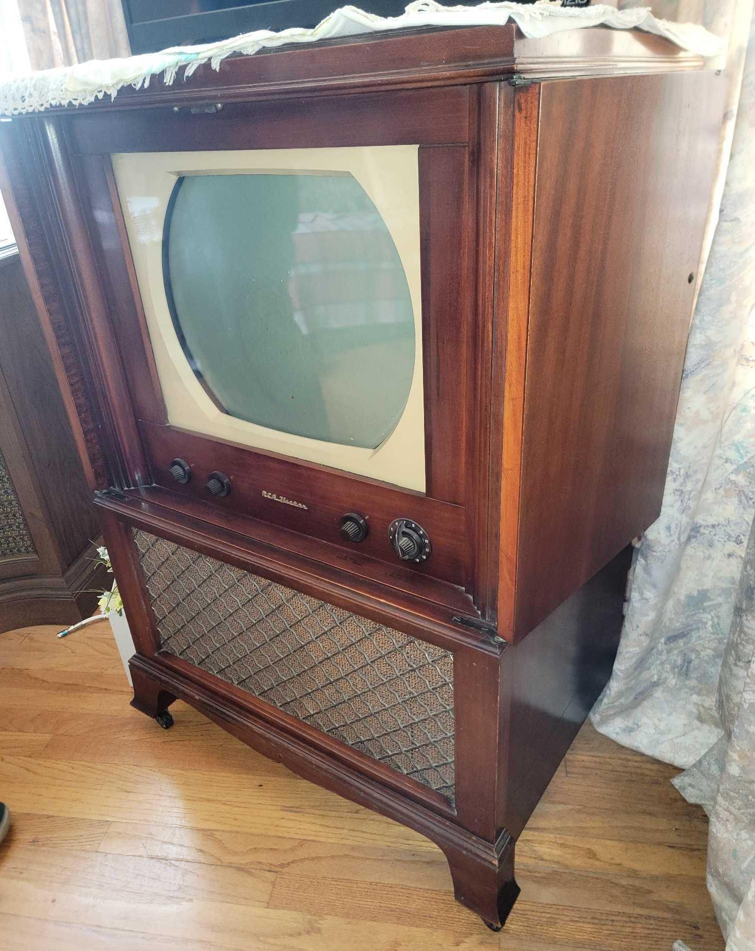 1950s Golden Throat Tone RCA Victor Television Vintage