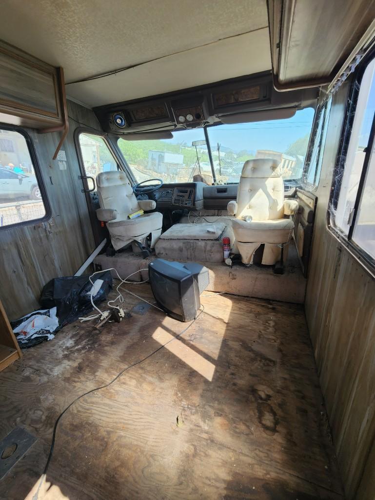 1984 Fleetwood P30 Gutted RV Shell