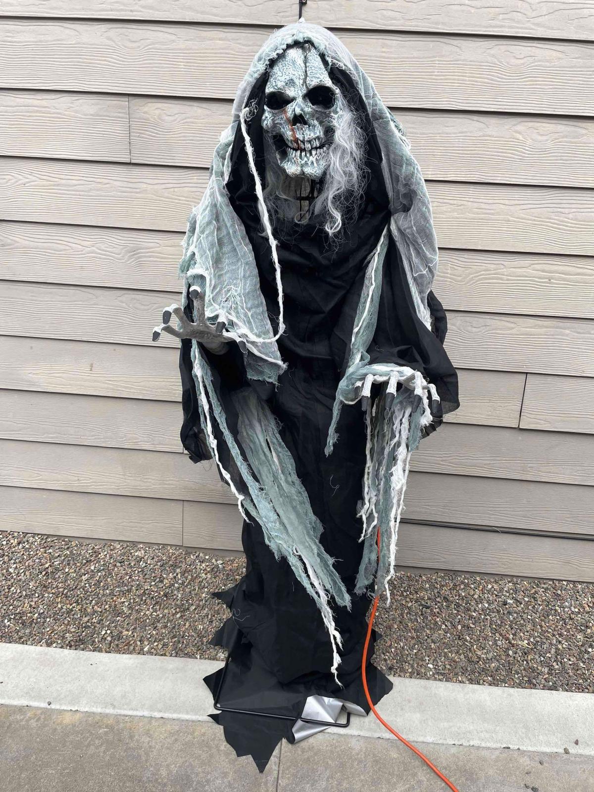 Halloween Home Accents 6.5ft Rising Graveyard Phantom Scary!