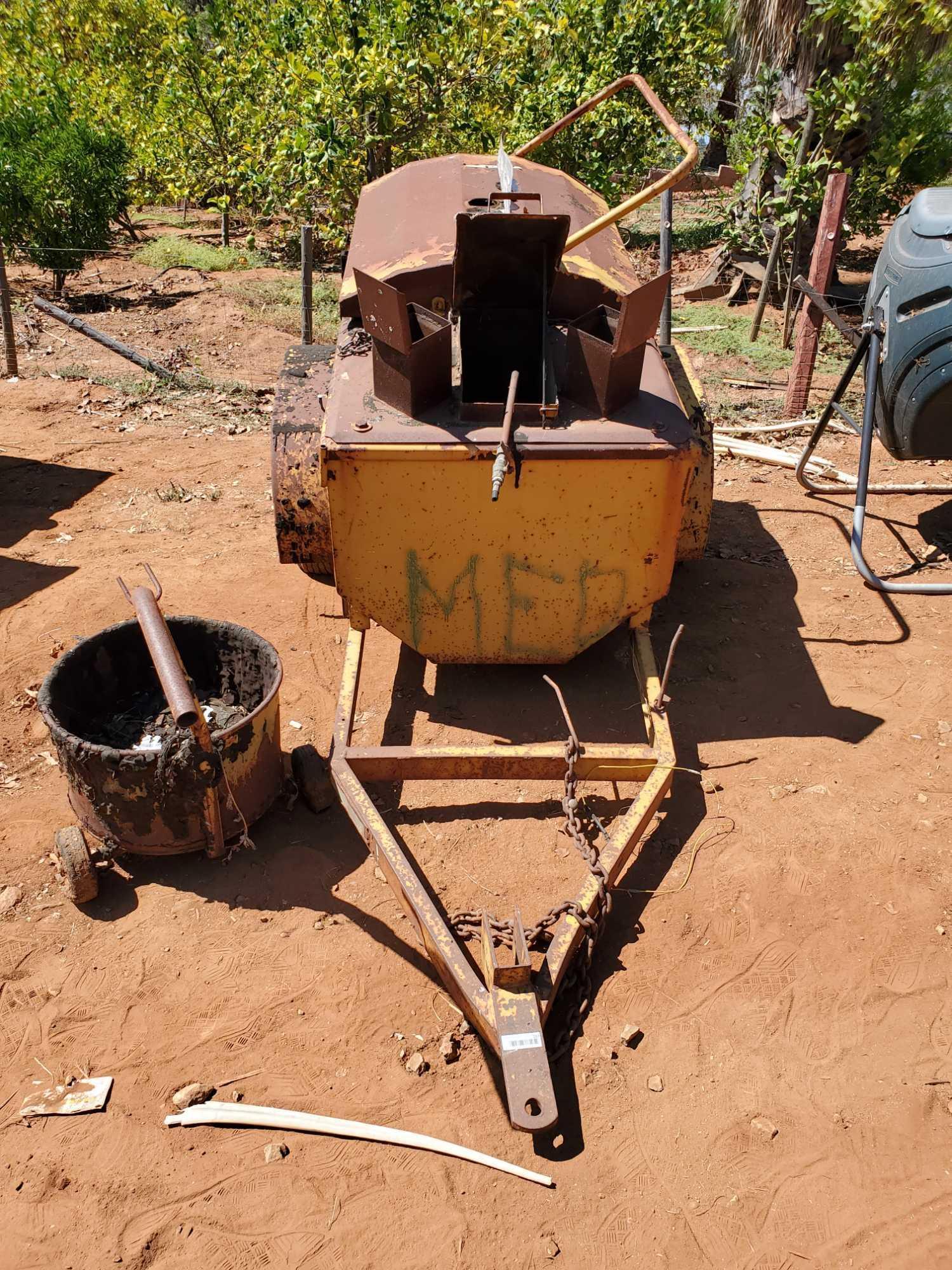 Hot Roofing Tar Trailer w/ Rolling Bucket