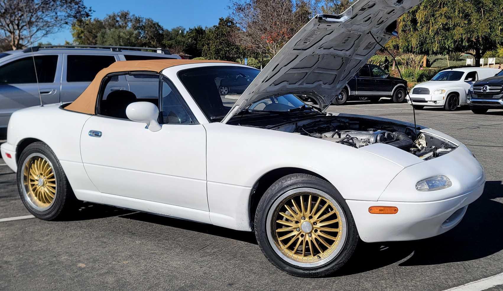 1997 Mazda MX-5 Miata, Pearl White, 5-Speed Manual - 114,785 Miles smogged