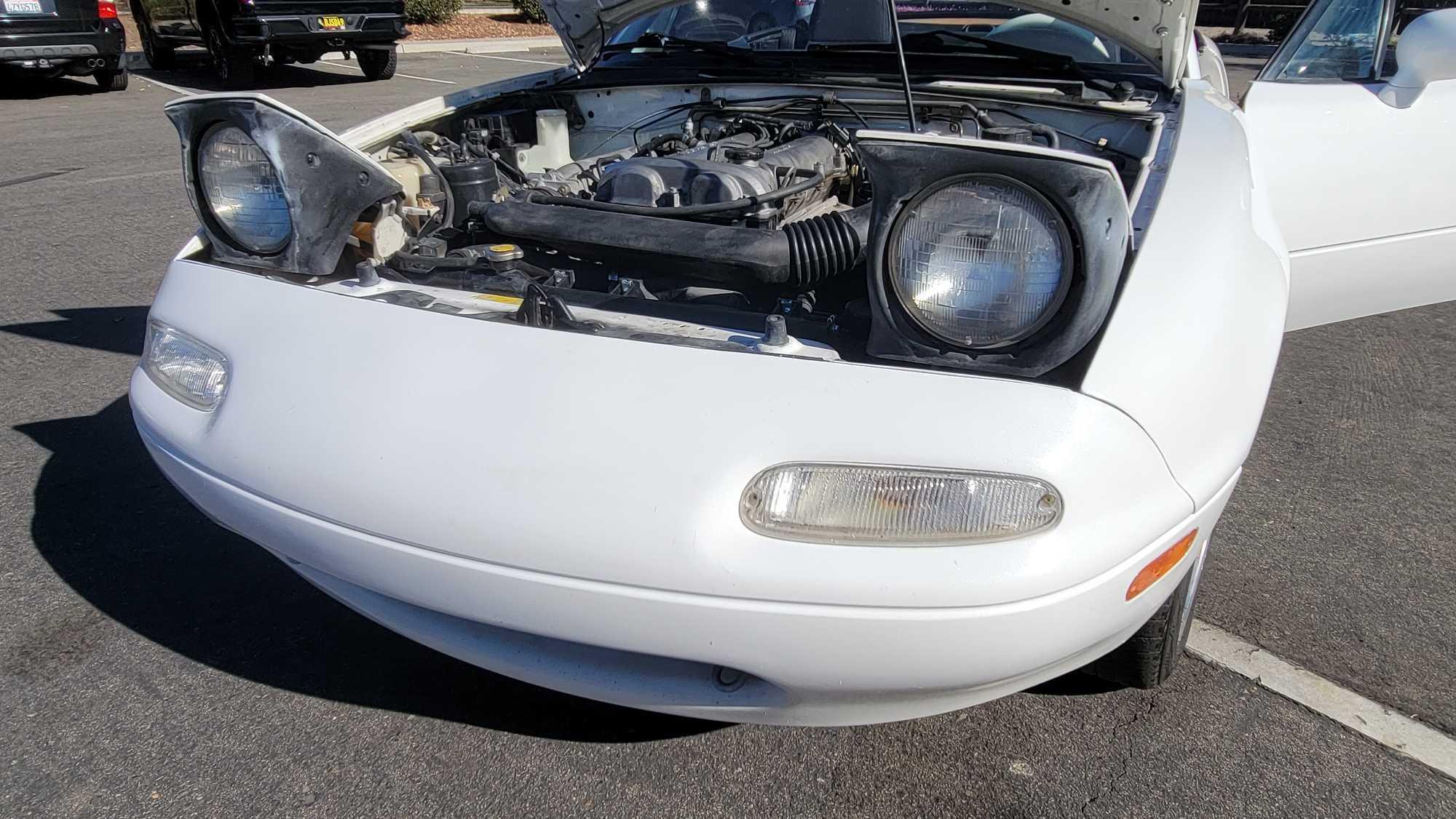 1997 Mazda MX-5 Miata, Pearl White, 5-Speed Manual - 114,785 Miles smogged