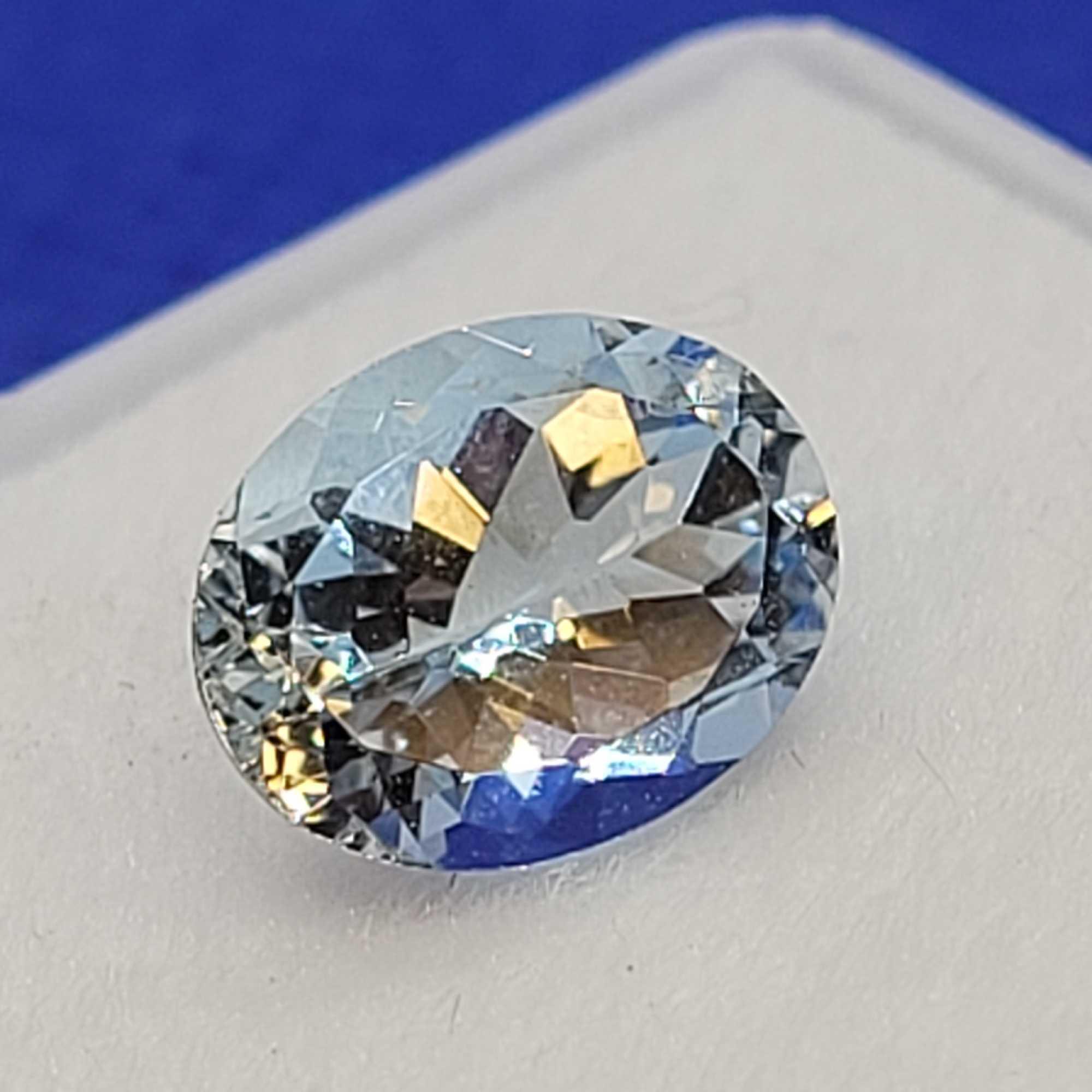 light blue oval cut Aquamarine gemstone 1.73 ct