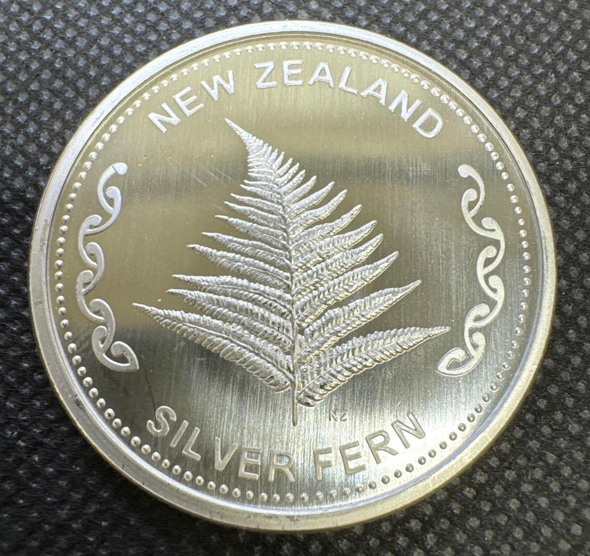 New Zealand 1 Troy Oz .999 Fine Silver Fern Round Bullion Coin