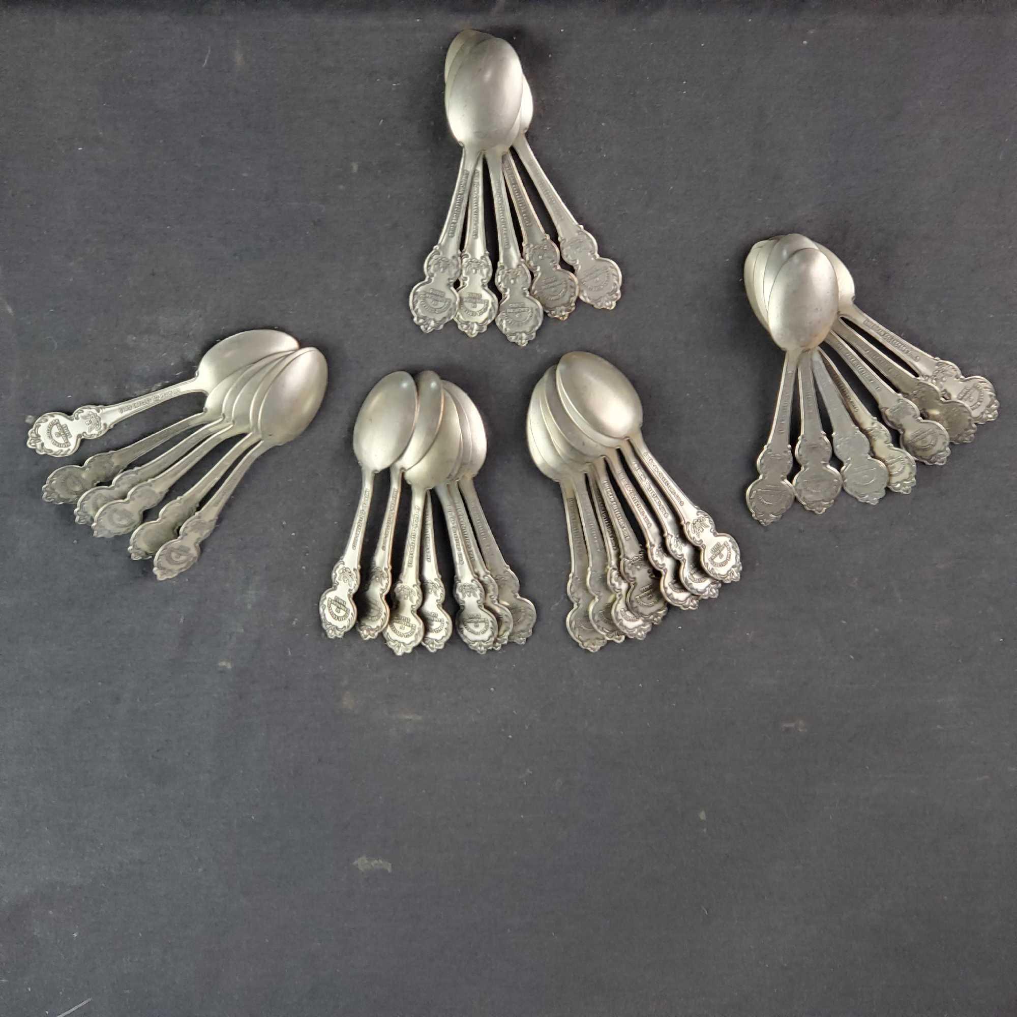 Lot of approx. 30 American Collectors Guild Heritage state silverplate spoons 501.0 Grams