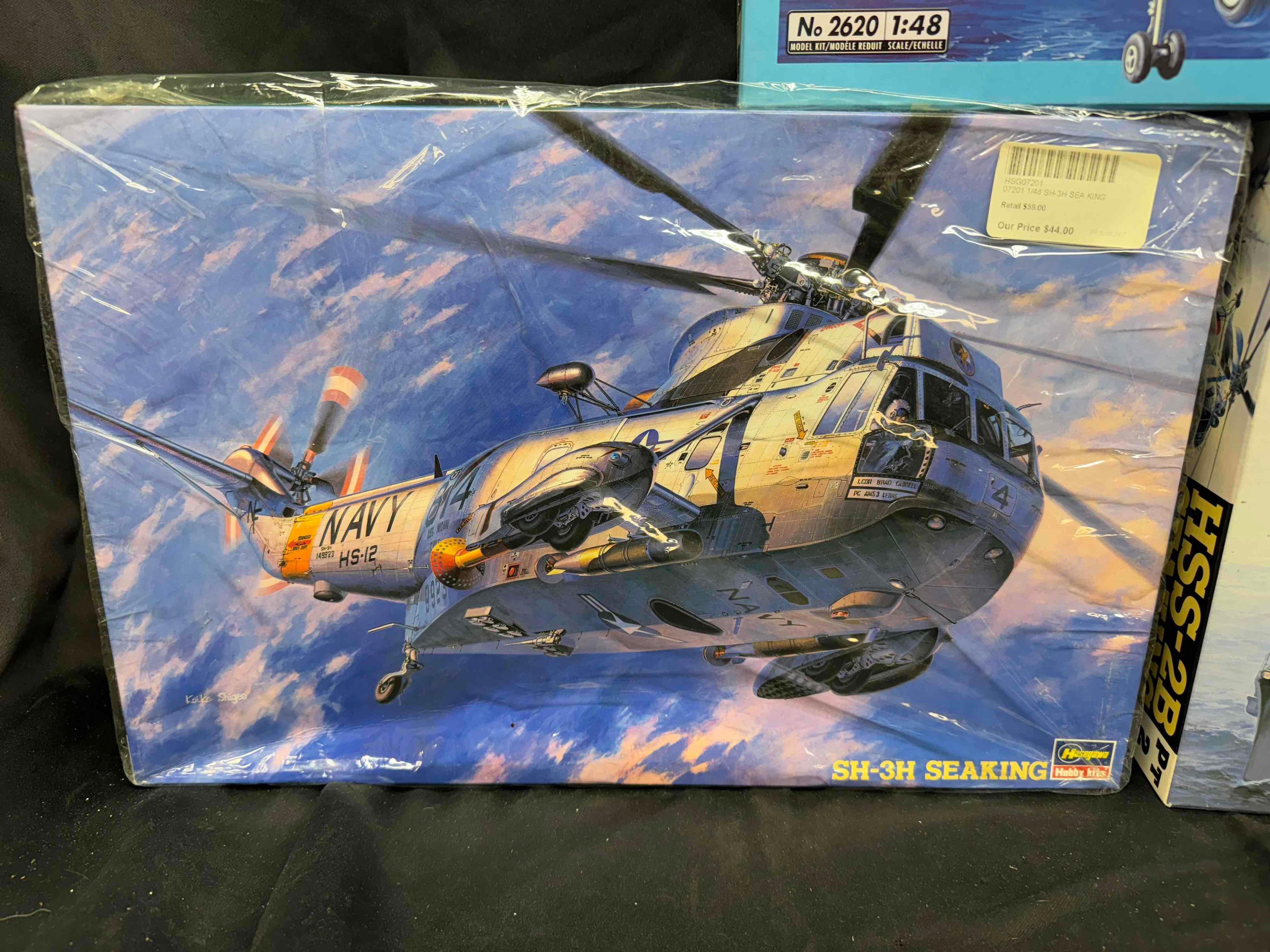 Italeri Hasegawa 1:48 Helicopter Model Kits SH-60 Seahawk, Seakings