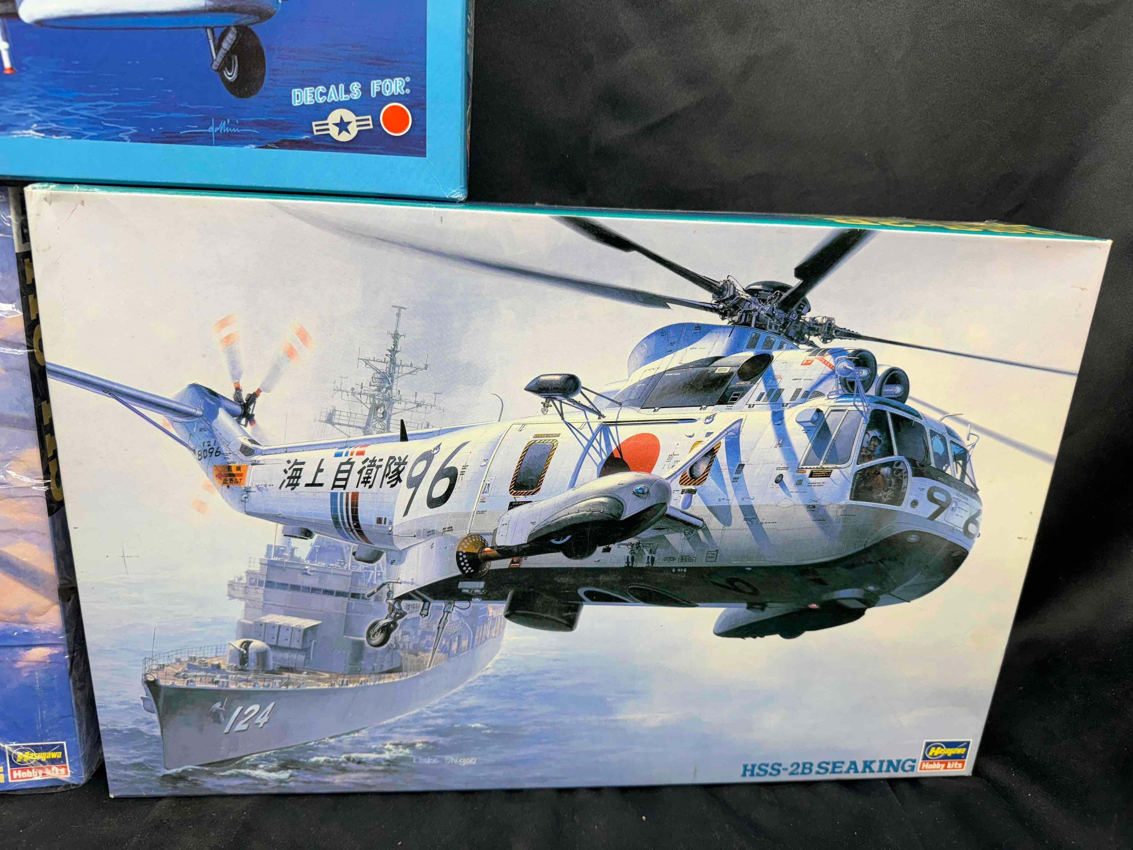 Italeri Hasegawa 1:48 Helicopter Model Kits SH-60 Seahawk, Seakings