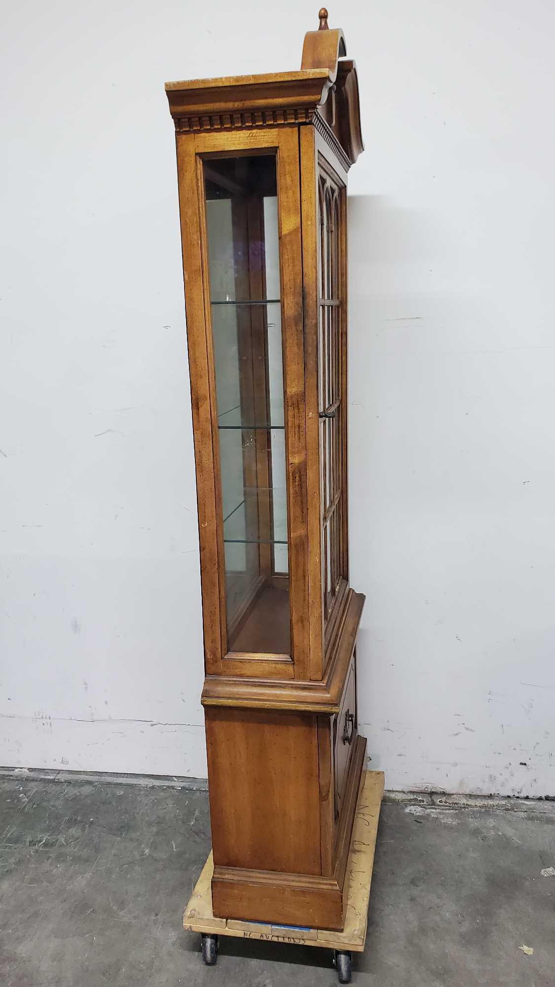 Vintage Butler Curio 3 shelf display cabnet with light