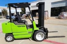 Used Clark Forklift Runs With Propane 5011 Hours on meter GPX-30 3 Stage Forks 15.5ft