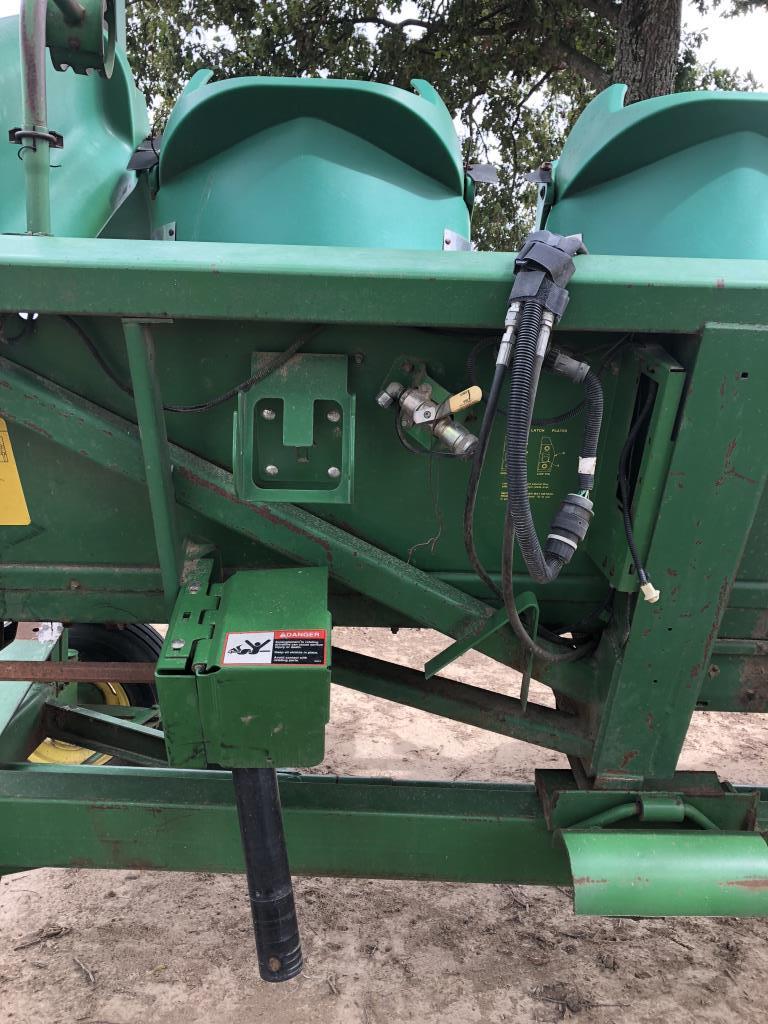 John Deere 694 Corn Header