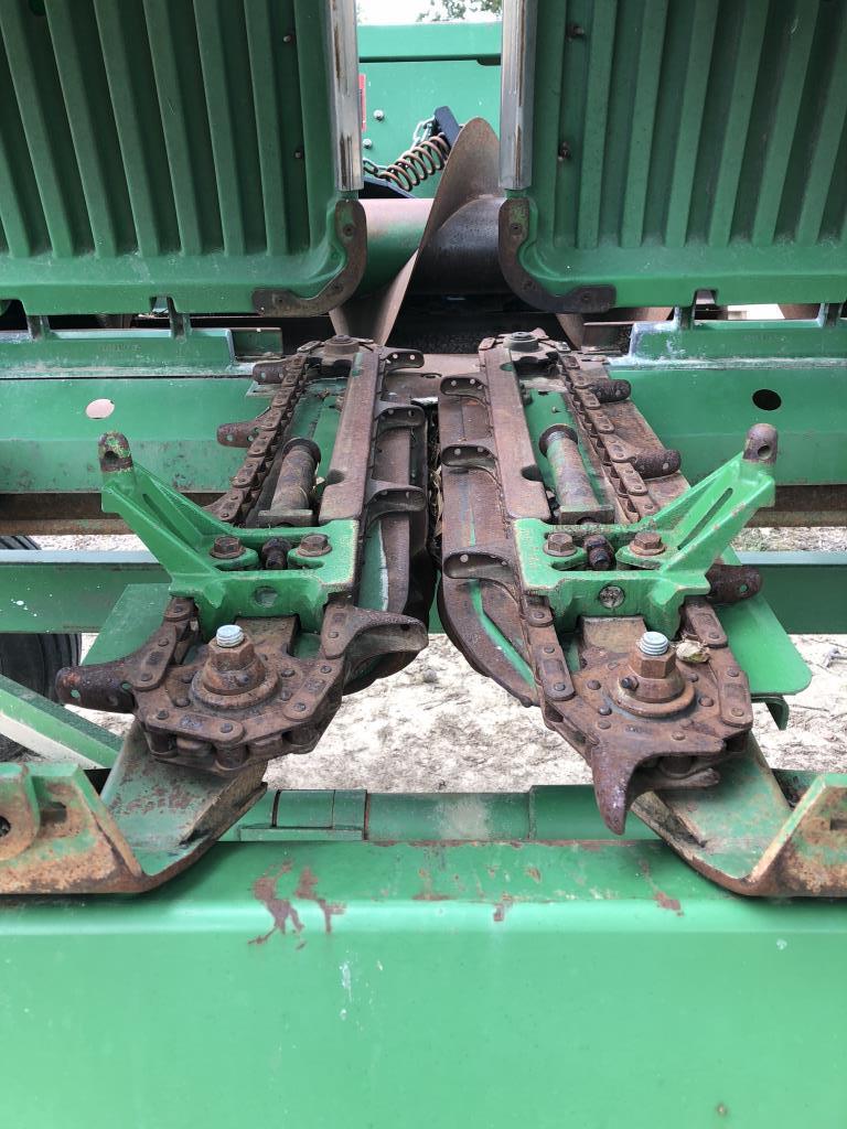 John Deere 694 Corn Header