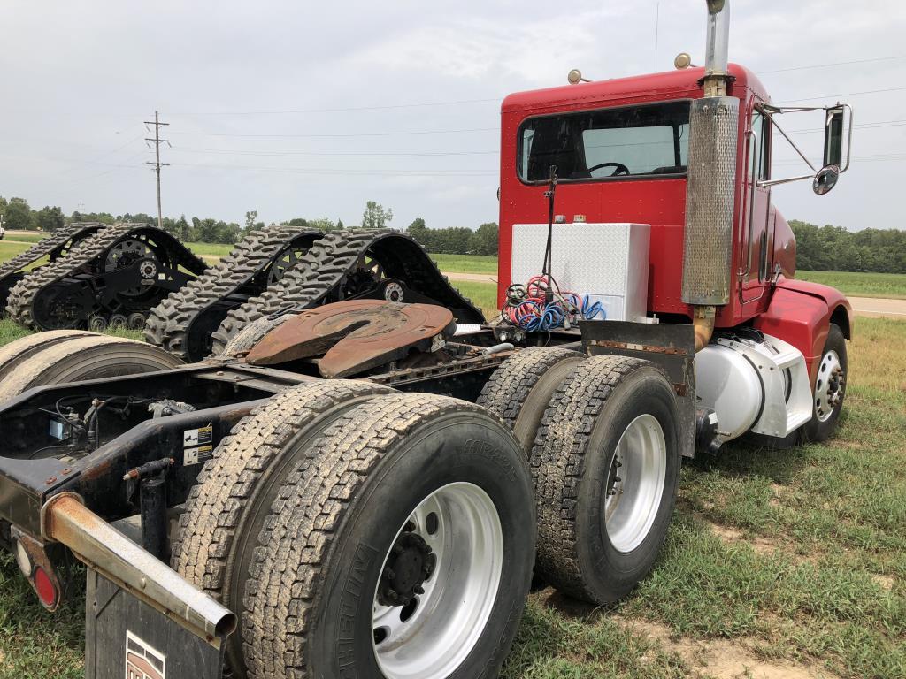 2005 Peterbilt 385 Factory Daycab