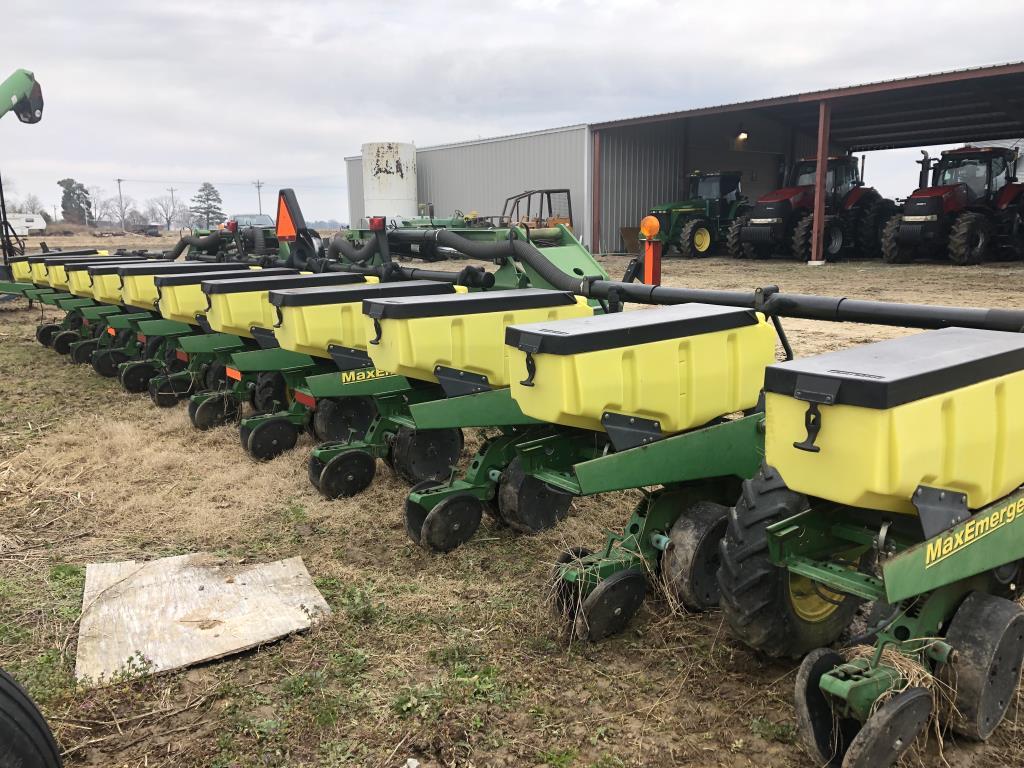 John Deere 1720 XP 12 row Stack Fold Planter