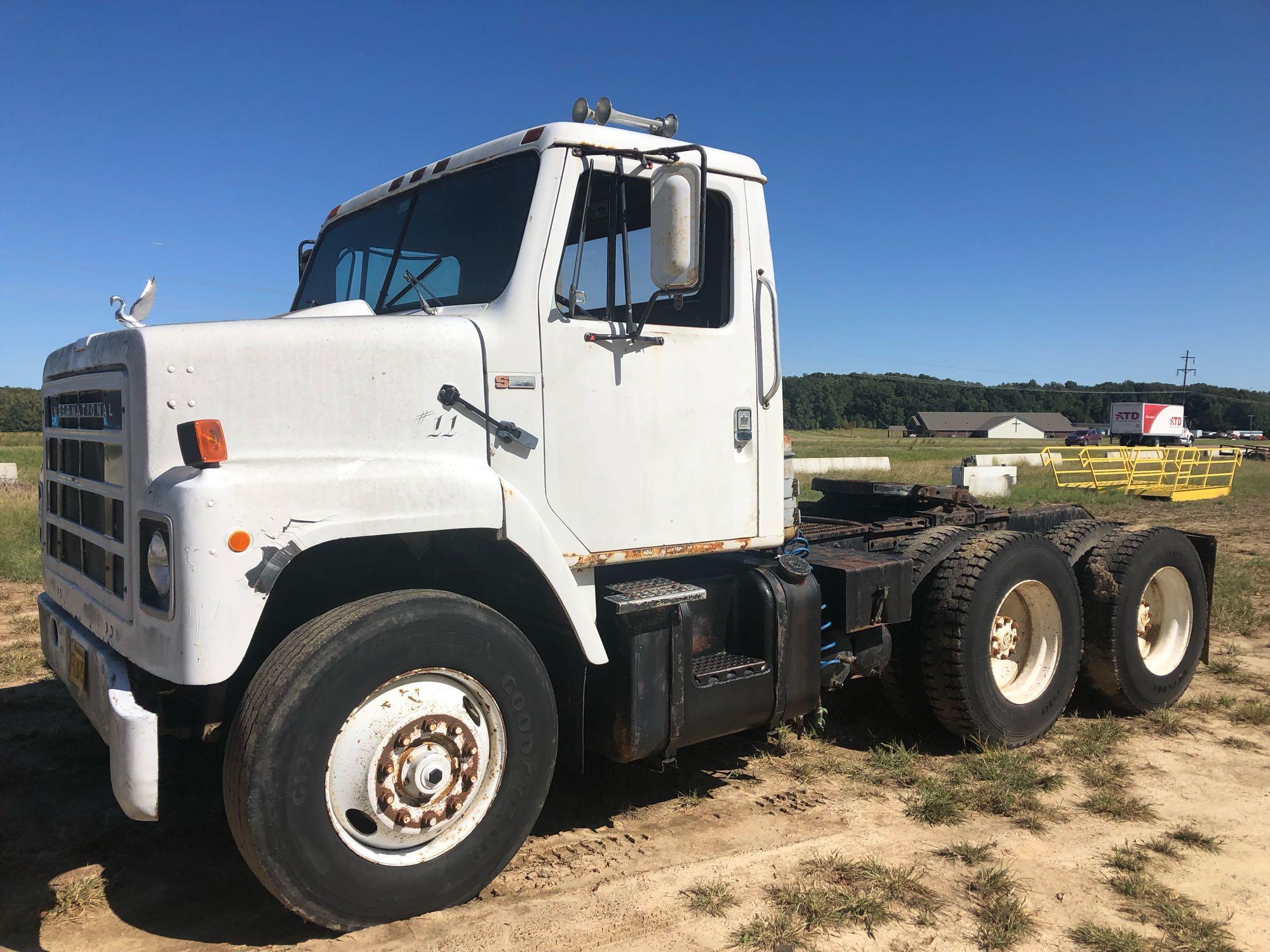 1980 International F-2275 Day Cab