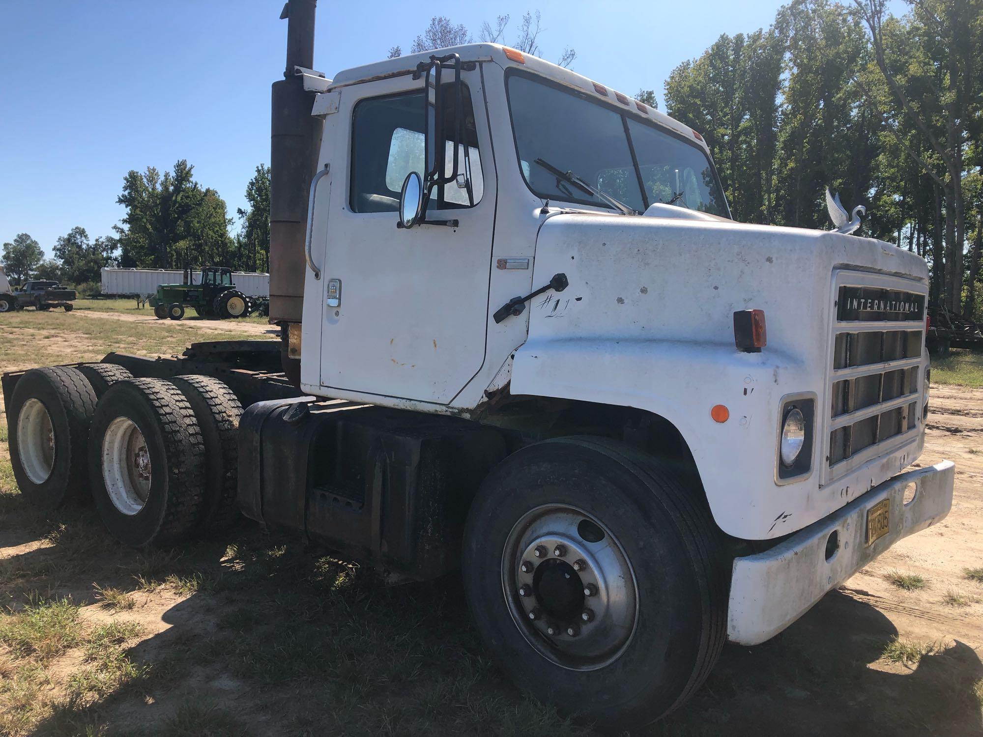 1980 International F-2275 Day Cab