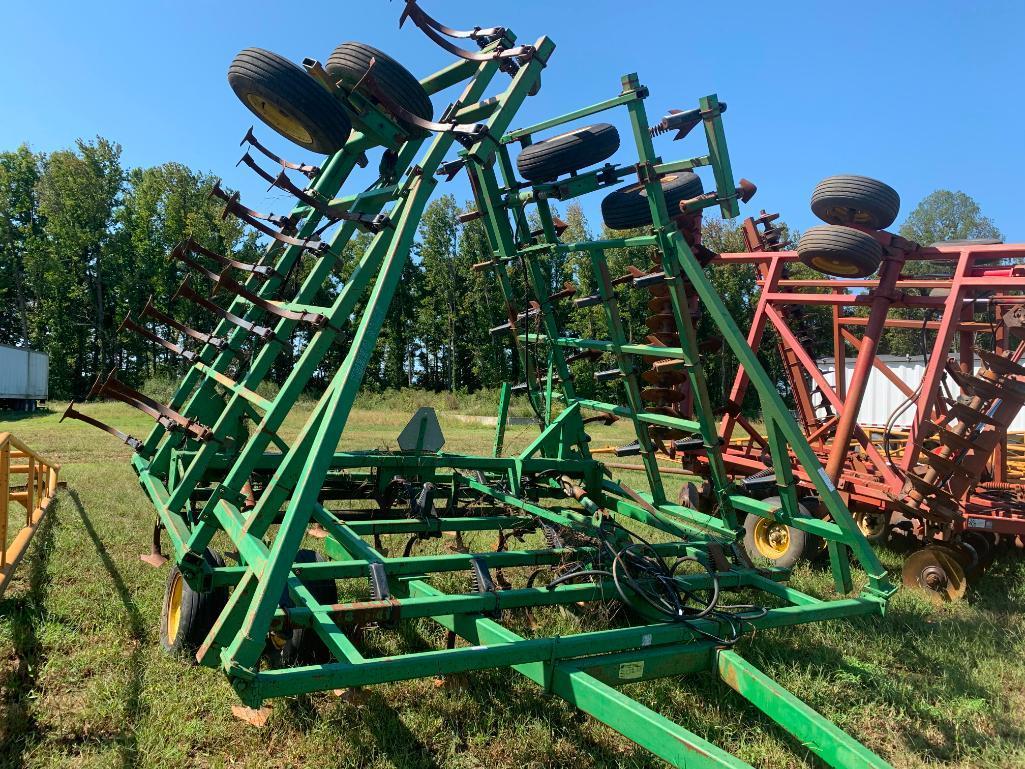 John Deere 960 36' Field Cultivator