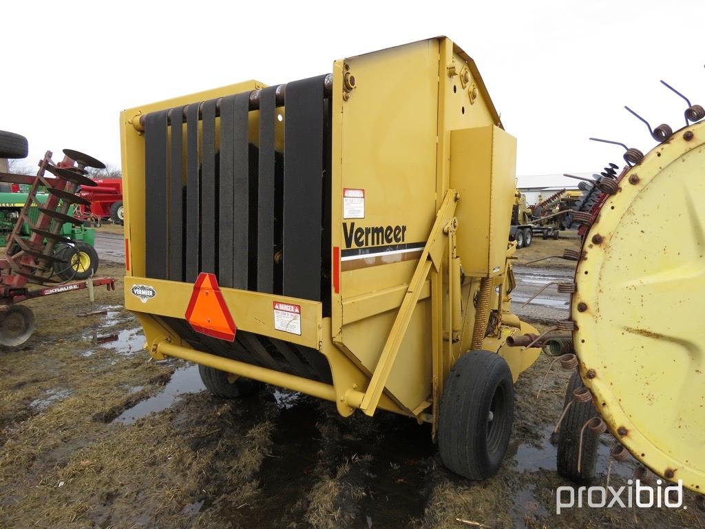 Vermeer 605H Round Baler