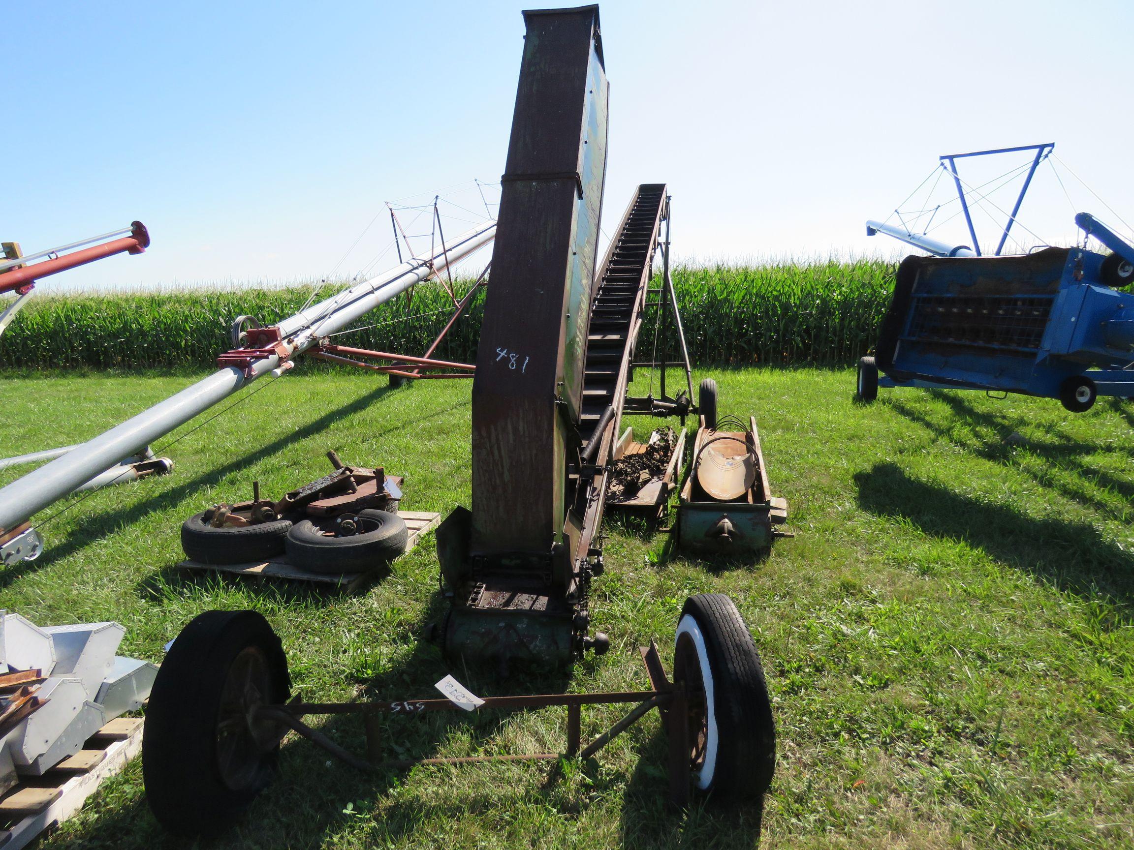 John Deere Corn Elevator