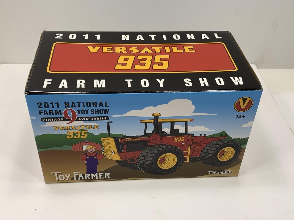 Versatile 935, 2011 National Farm Toy Show Vintage 9 4WD Series, 1/32 Scale, NIB